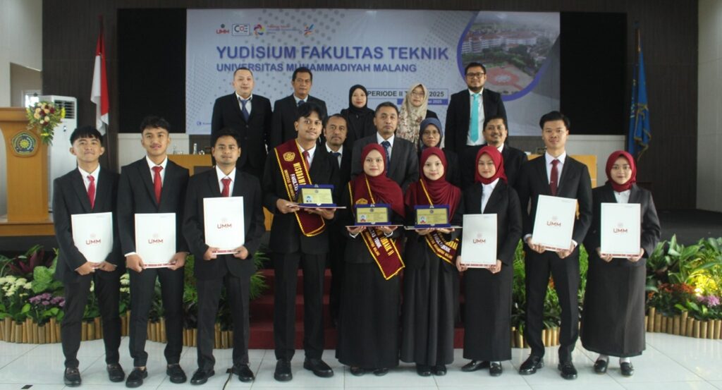 Foto bersama Terbaik Program Studi dan Fakultas bersama Dekanat Fakultas Teknik