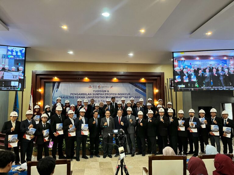 Penuh Khidmat, Mahasiswa Profesi Insinyur Ucapkan Sumpah Profesi