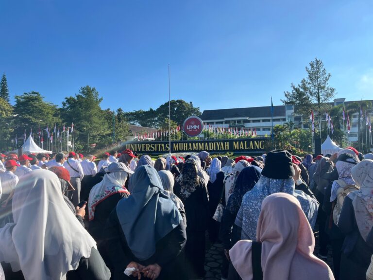 UMM Gelar Upacara Hari Pendidikan Nasional 2026 di Hellypad Kampus